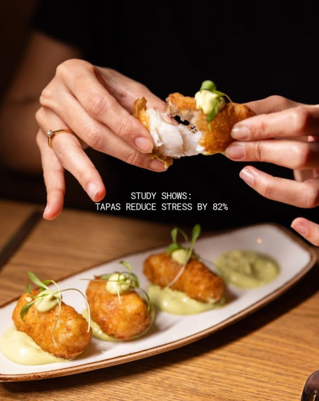 Bacalhau em tempura servido com aioli